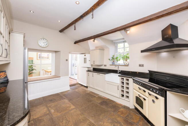 4 bed Detached for sale Image 11