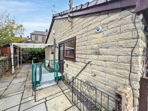 27 Queen Street, Hadfield, Glossop, Derbyshire, SK13 2DW photo 2