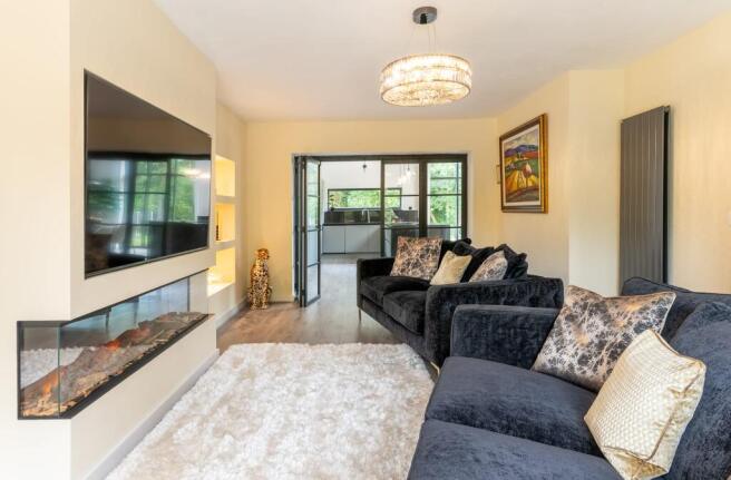 5 bed Detached for sale Image 6