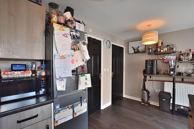 3 bed Semi-Detached to rent Image 9