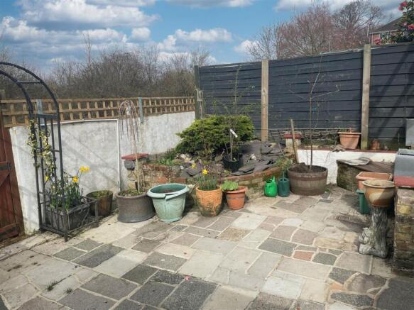 Rear garden 1.jpg