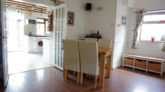 SPACIOUS DINING ROOM