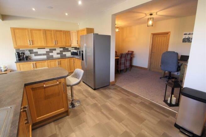 Kitchen into D...