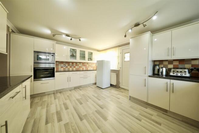 3 bed Semi-Detached for sale Image 9