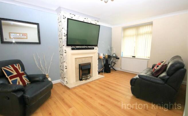 OPEN PLAN LOUNGE