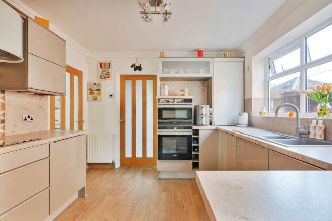 3 bed Detached for sale Image 9