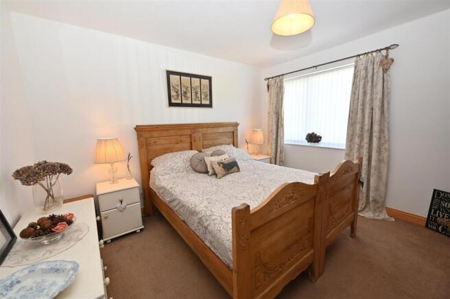 3 bed Semi-Detached for sale Image 7