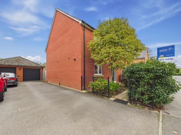 3-bed semi-detached on Appleton Way, Shinfield, RG2, £485,000