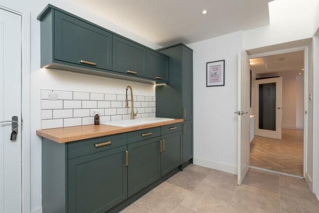 8 Blackmore Way (1010 of 86).jpg