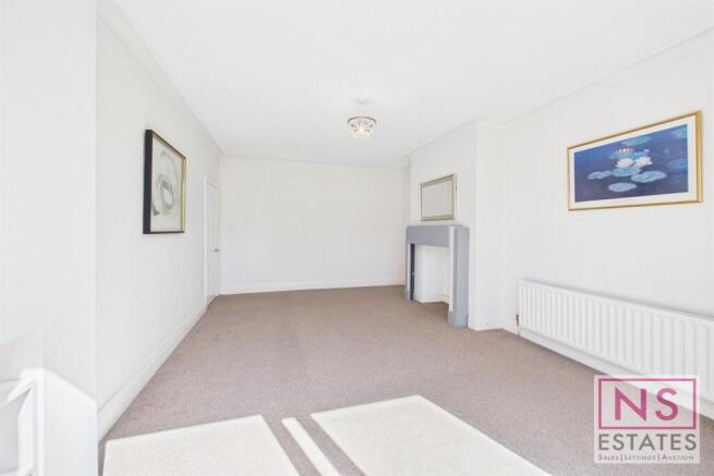 3 bed Semi-Detached for sale Image 11