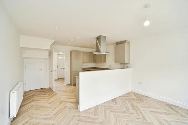 3 bed Semi-Detached for sale Image 6