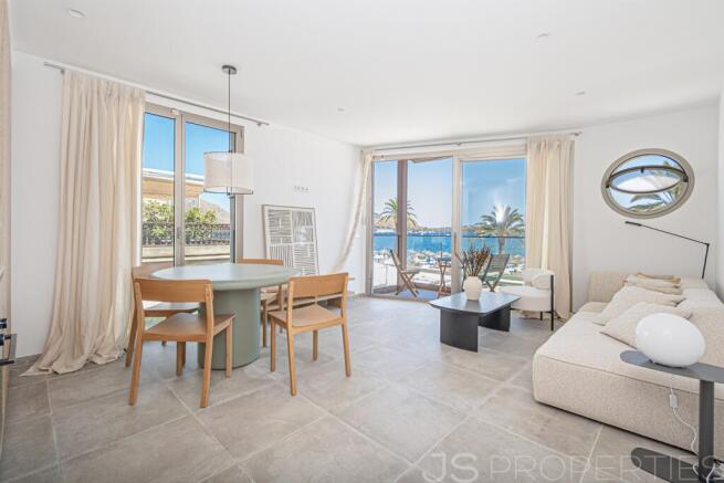 First line apartment for sale in Puerto Pollensa