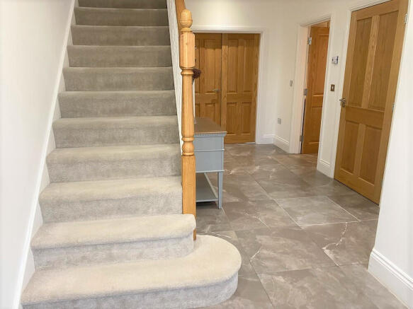 6 bed Detached to rent Image 12