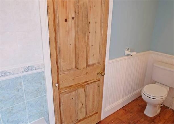 Another view of the upstairs bathroom