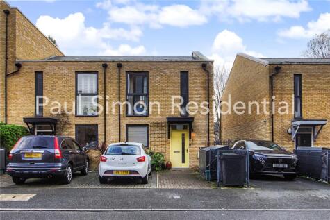 Bathurst Square, Tottenham, London, N15
