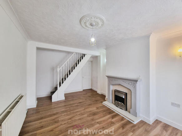 2 bed Terraced to rent Image 4