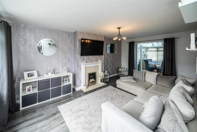 3 bed Semi-Detached for sale Image 4