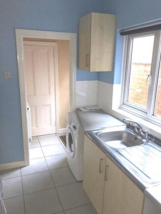 Kitchen 2.JPG