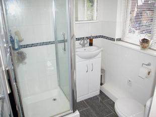 EN-SUITE SHOWER