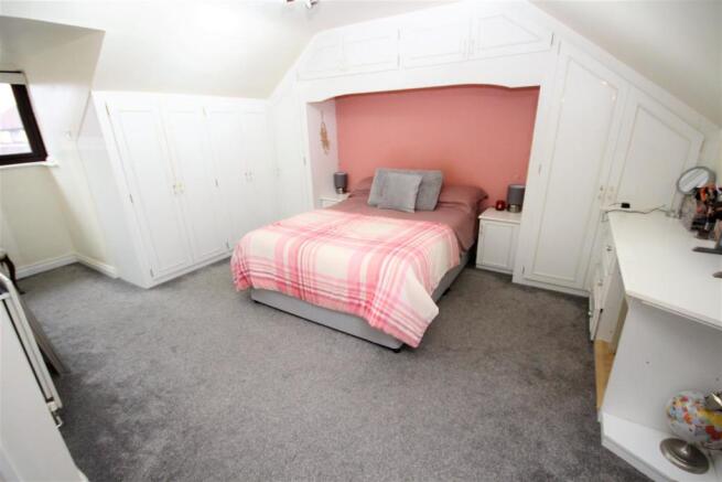 bedroom 4.JPG