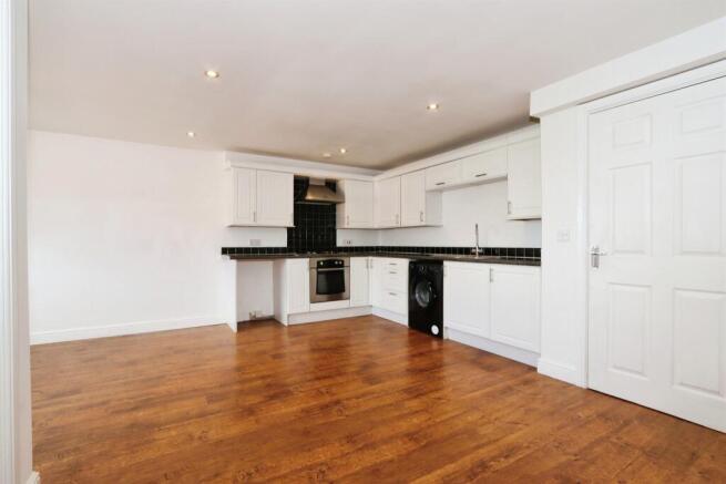 9 bed Apartment for sale Image 4