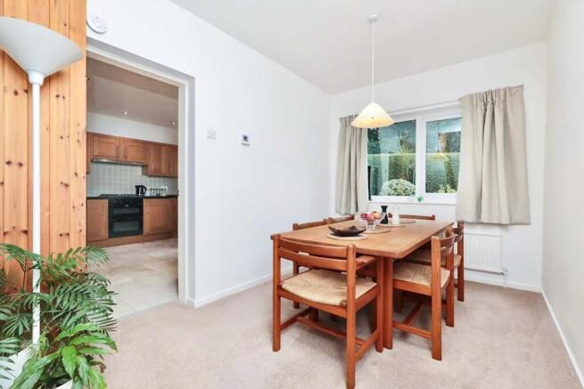 4 bed Detached for sale Image 7