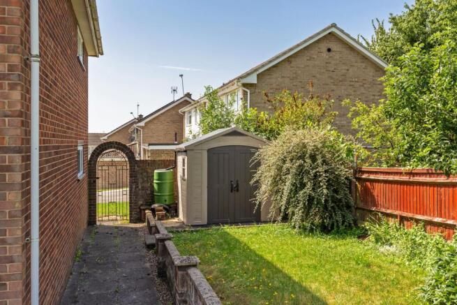 Lovell Close, South Wonston, SO21 photo 4