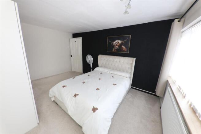 3 bed Semi-Detached for sale Image 11