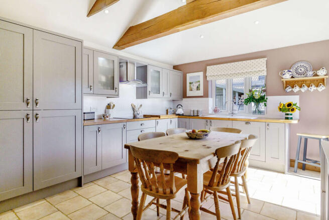 8512872-interior0...