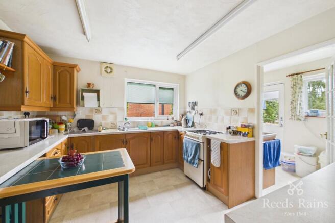 4 bed Detached for sale Image 6