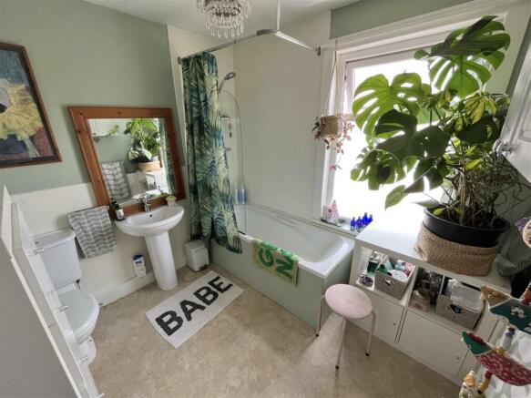 Bathroom.jpg