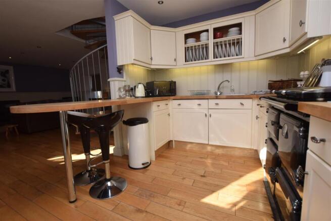 Kitchen Area 2.JPG