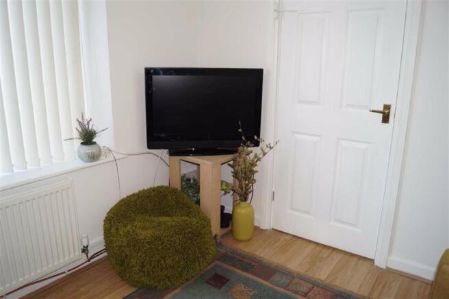 LOUNGE/FRONT