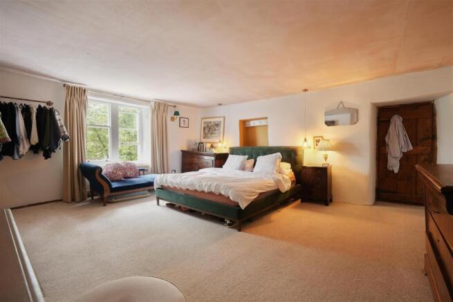 4 bed House for sale Image 9