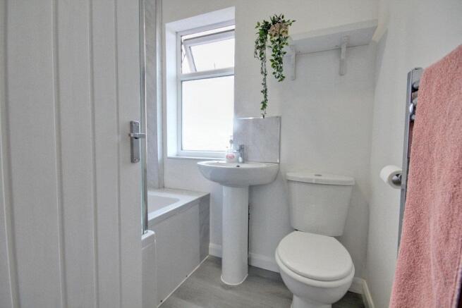 2 bed House to rent Image 10