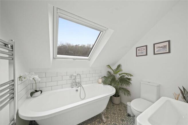 Bed 1 Bathroom