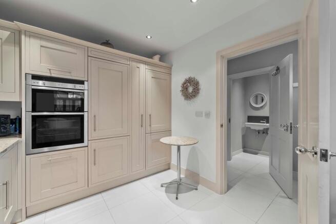 Holly Close, Sunbury on Thames, Middlesex TW16 6BA – pohled 5
