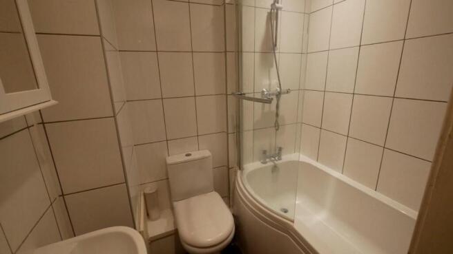 3 bed Apartment to rent Image 10