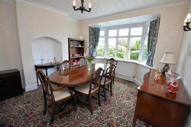 DINING ROOM.jpg