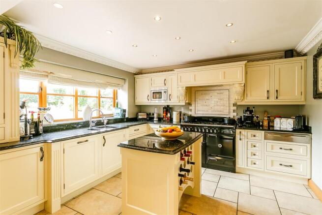 8300160-interior30.jpg