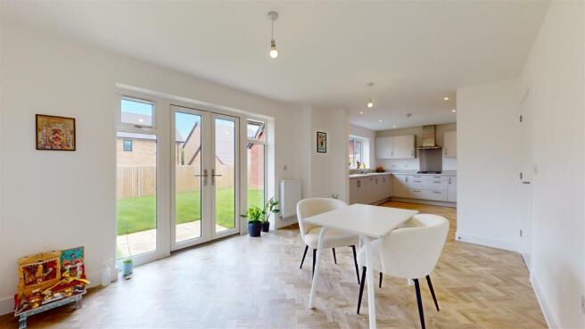 KITCHEN/DINING ROOM
