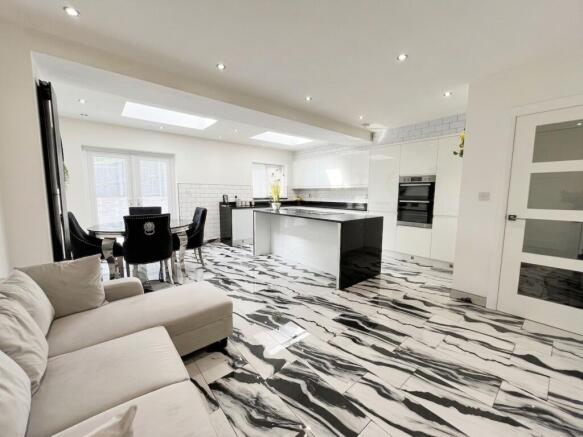 3 bed Semi-Detached for sale Image 9