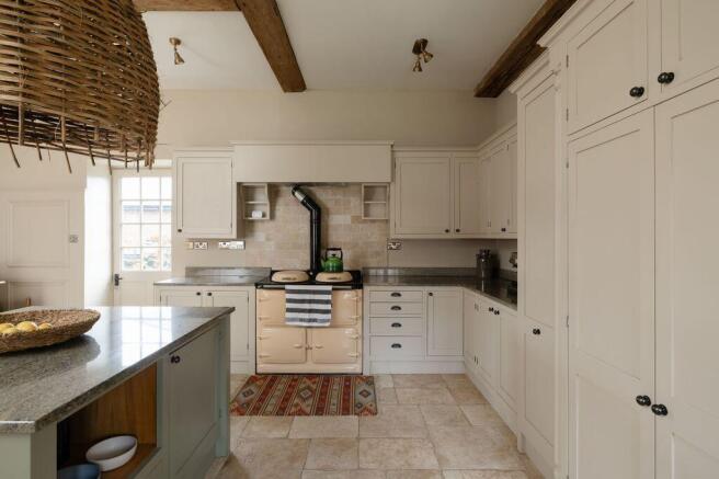 4 bed House for sale Image 4