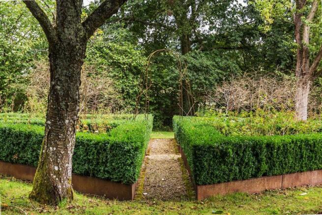 house. estate agency Cranleigh Barhatch Farm