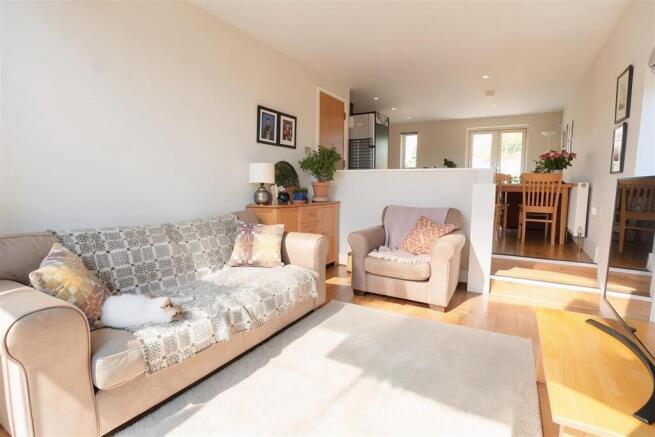 4 bed Semi-Detached for sale Image 11