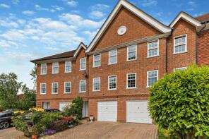 27, Queens Acre, Windsor SL4 2BE