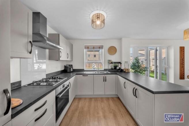 4 bed Detached for sale Image 7