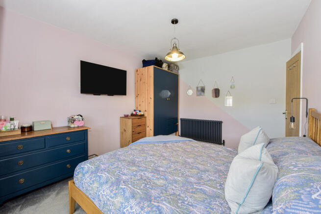 4 bed Detached for sale Image 9