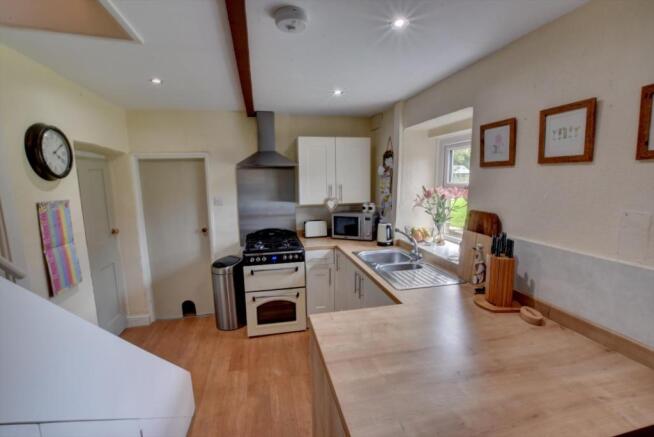Kitchen 2.jpg