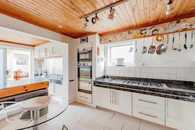 Kitchen / Breakfast Room